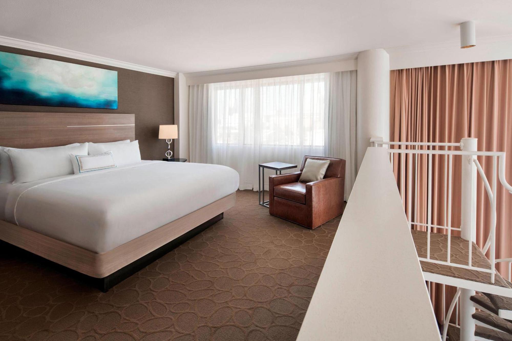 Delta Hotels By Marriott Richmond Downtown Экстерьер фото