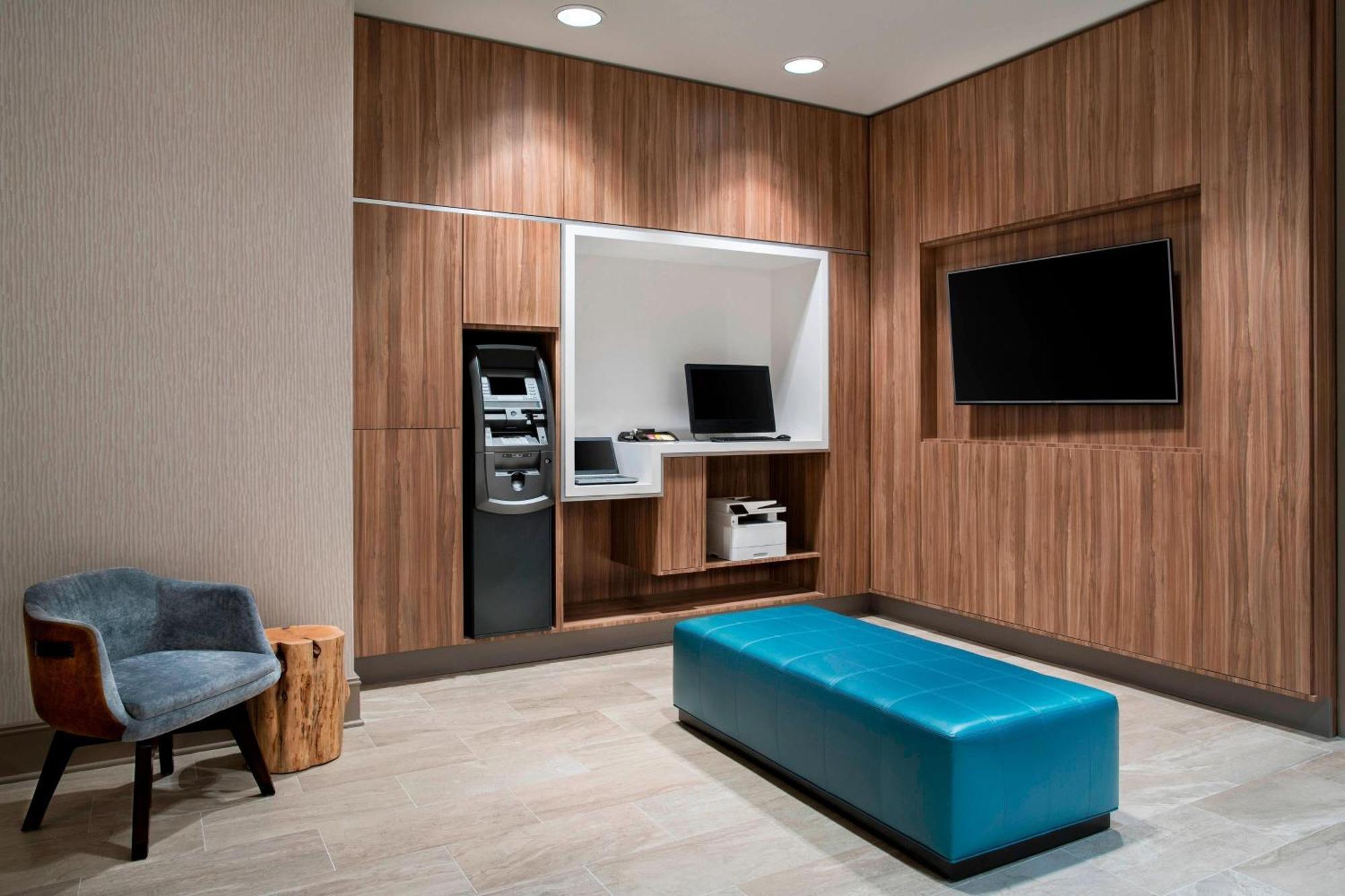 Delta Hotels By Marriott Richmond Downtown Экстерьер фото