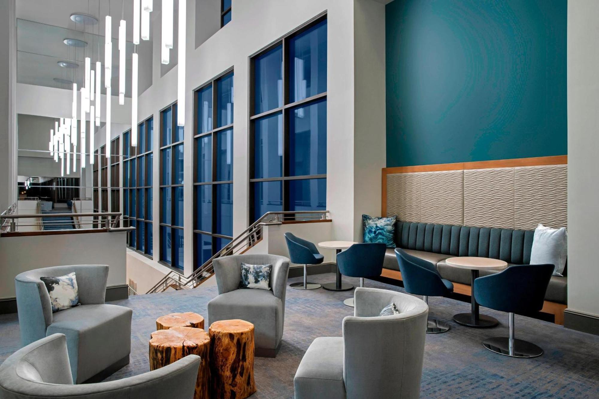 Delta Hotels By Marriott Richmond Downtown Экстерьер фото