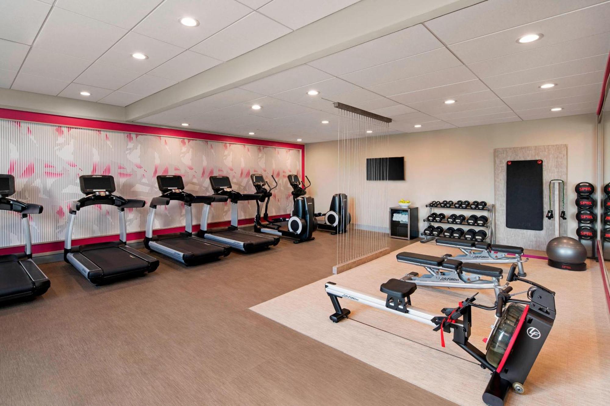 Delta Hotels By Marriott Richmond Downtown Экстерьер фото
