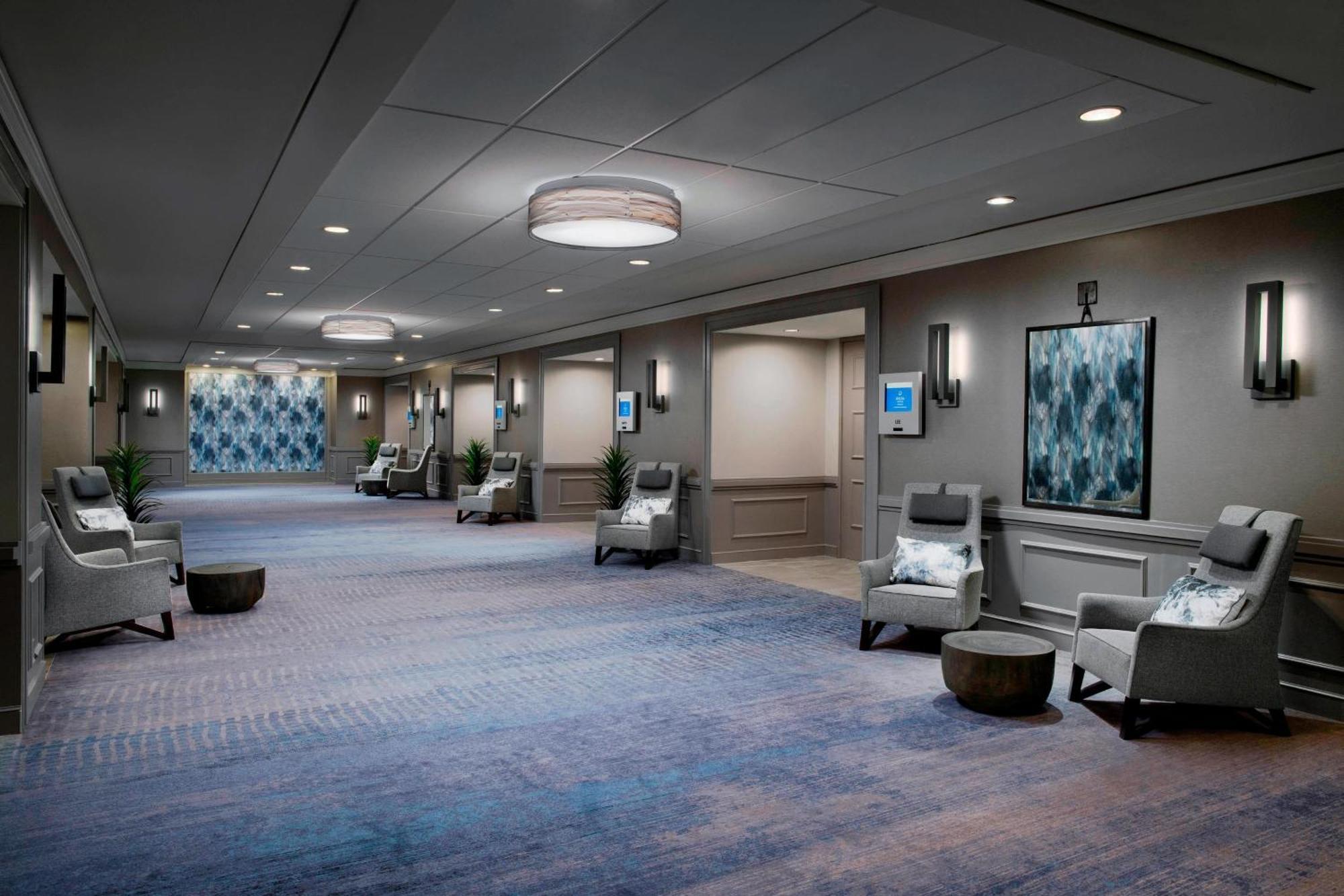 Delta Hotels By Marriott Richmond Downtown Экстерьер фото