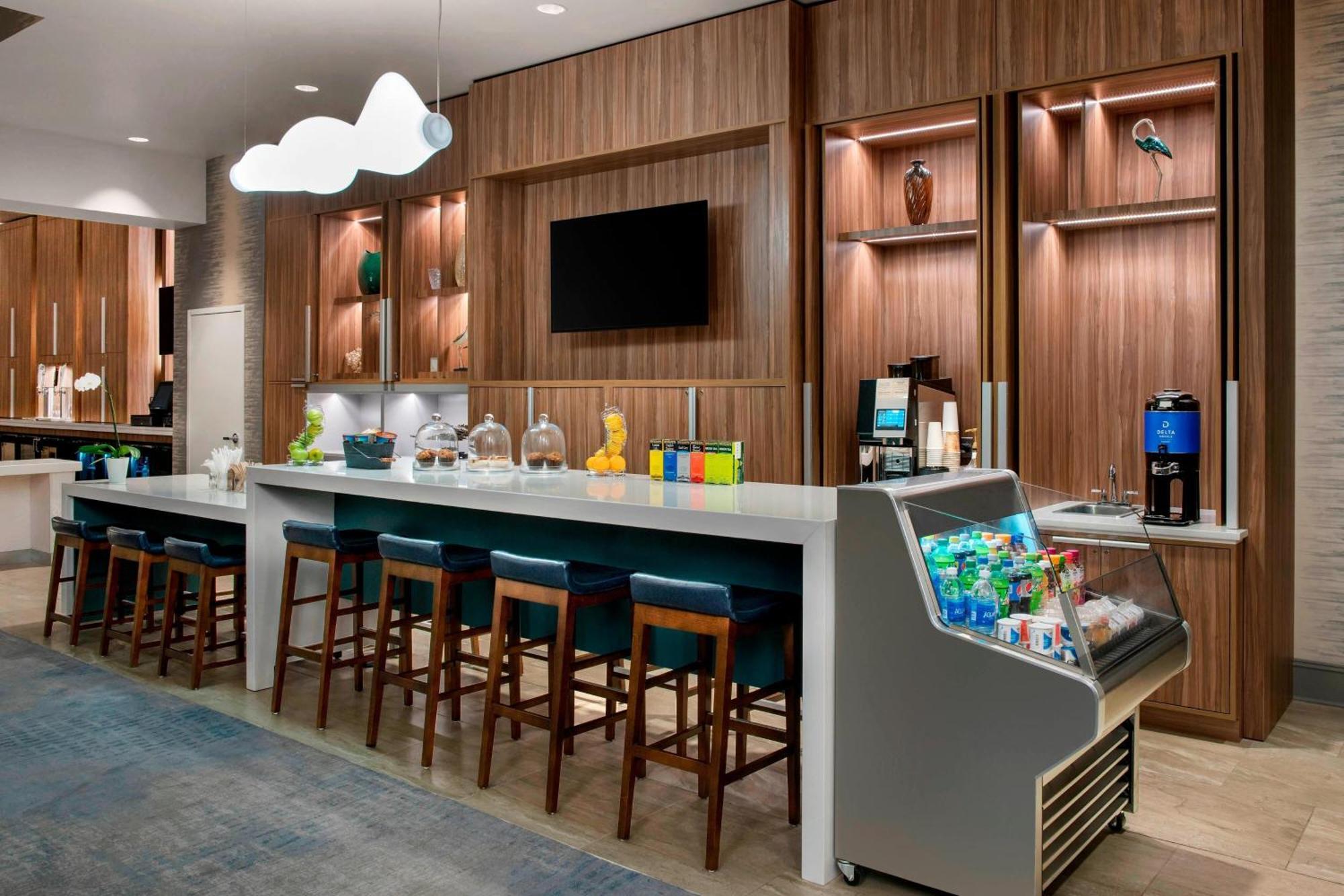 Delta Hotels By Marriott Richmond Downtown Экстерьер фото